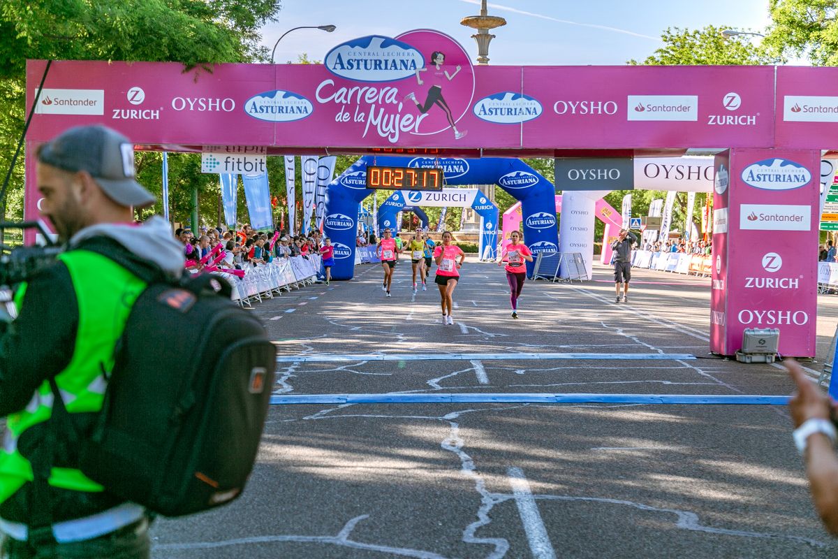 Carrera de la Mujer de Madrid - META, ARCO IZQUIERDO (de 26:03 a 27:19)