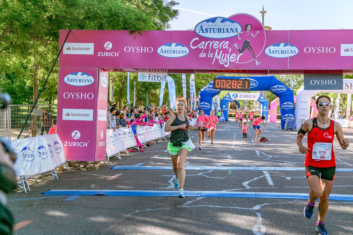Carrera de la Mujer de Madrid - META, ARCO IZQUIERDO (de 27:20 a 28:45)