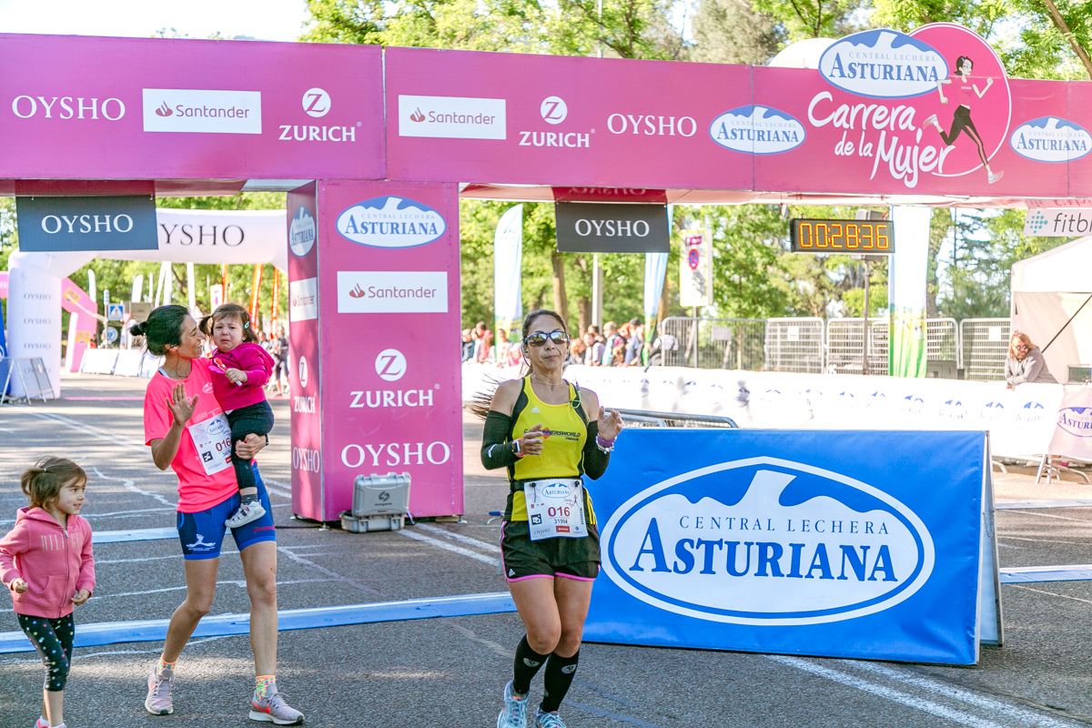 Carrera de la Mujer de Madrid - META, ARCO IZQUIERDO (de 27:20 a 28:45)