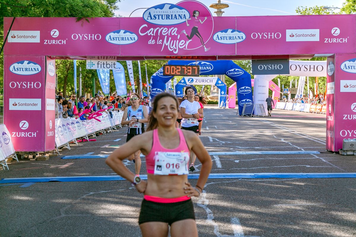 Carrera de la Mujer de Madrid - META, ARCO IZQUIERDO (de 27:20 a 28:45)
