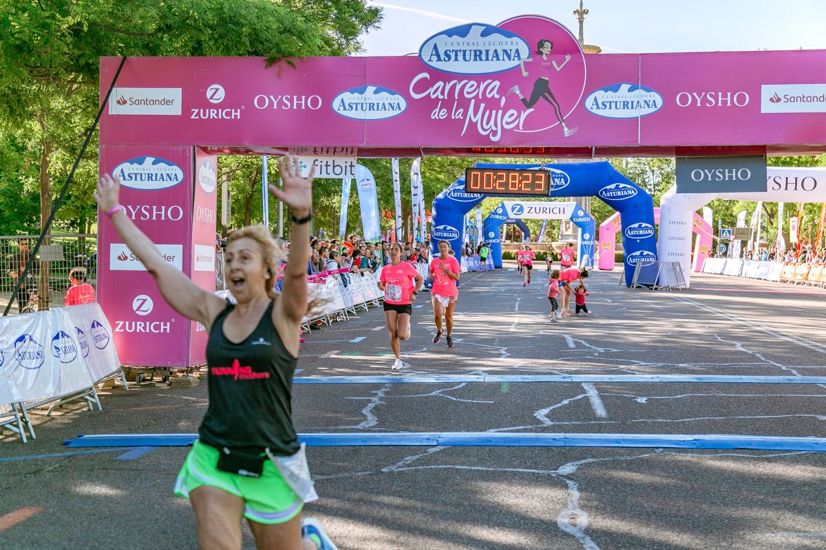 Carrera de la Mujer de Madrid - META, ARCO IZQUIERDO (de 27:20 a 28:45)