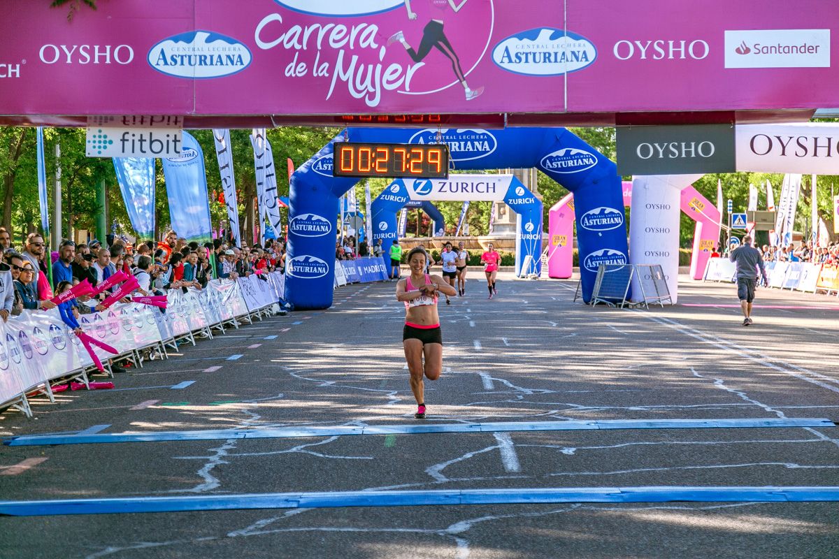 Carrera de la Mujer de Madrid - META, ARCO IZQUIERDO (de 27:20 a 28:45)