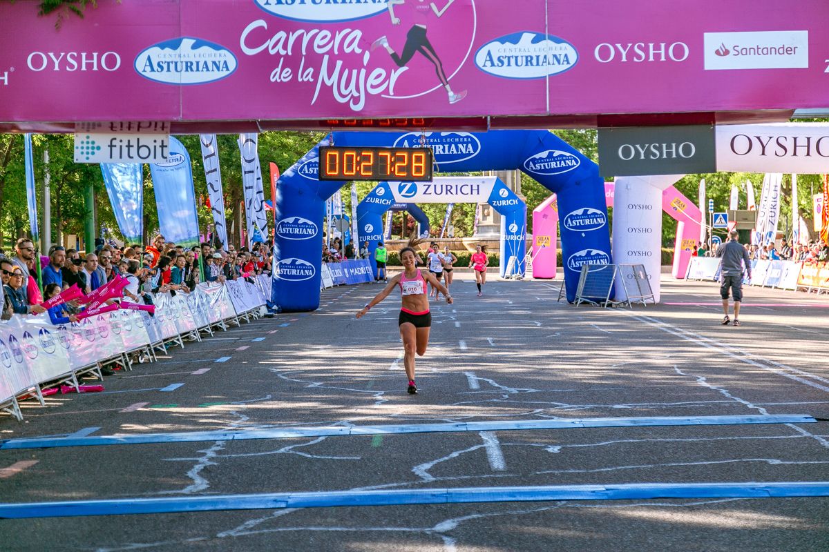 Carrera de la Mujer de Madrid - META, ARCO IZQUIERDO (de 27:20 a 28:45)