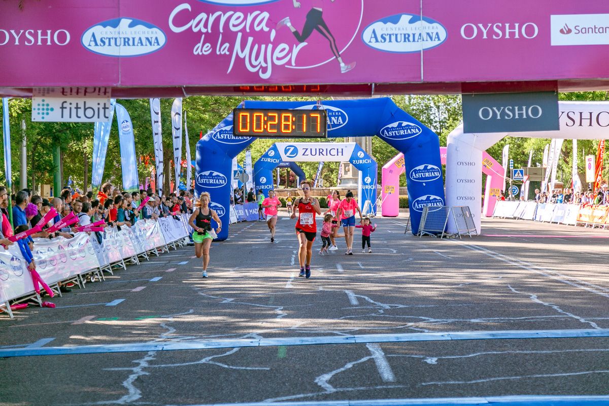 Carrera de la Mujer de Madrid - META, ARCO IZQUIERDO (de 27:20 a 28:45)