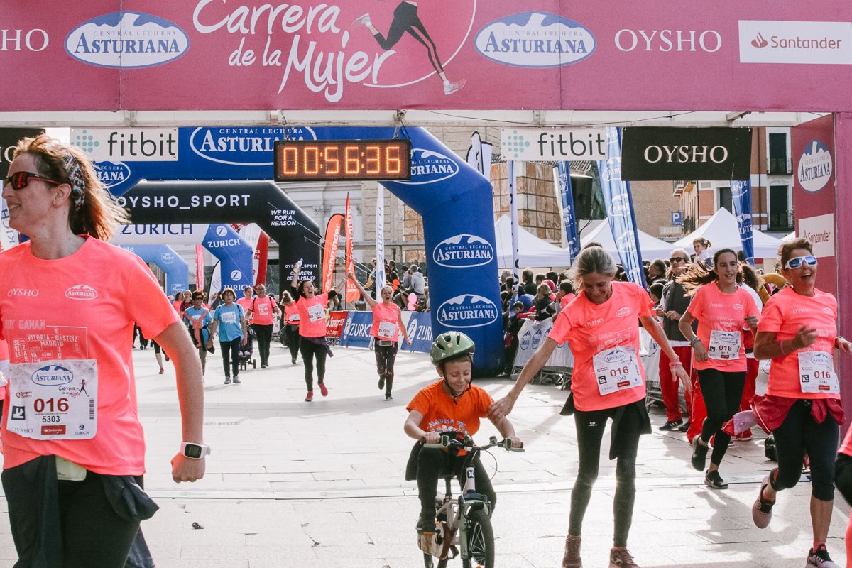 Llegada de la Carrera de la Mujer de Zaragoza (GALERÍA 11)