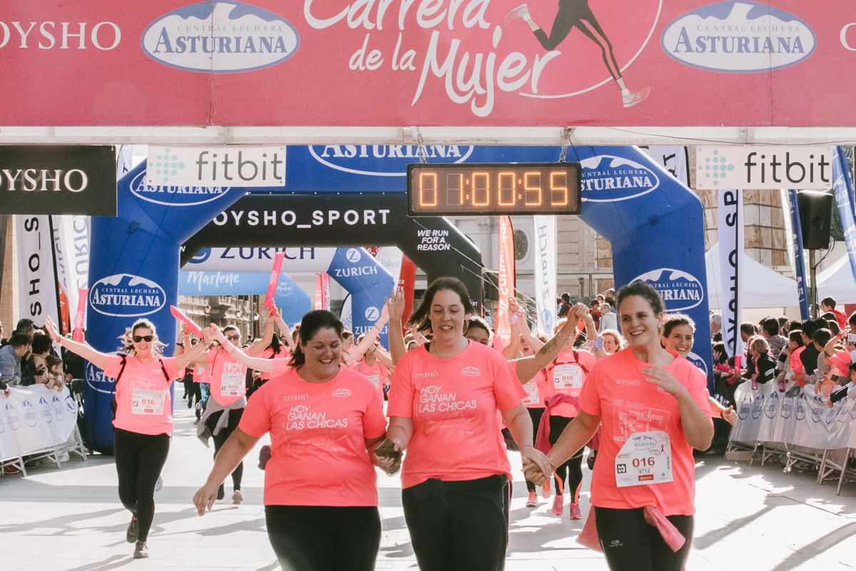 Llegada de la Carrera de la Mujer de Zaragoza (GALERÍA 13)
