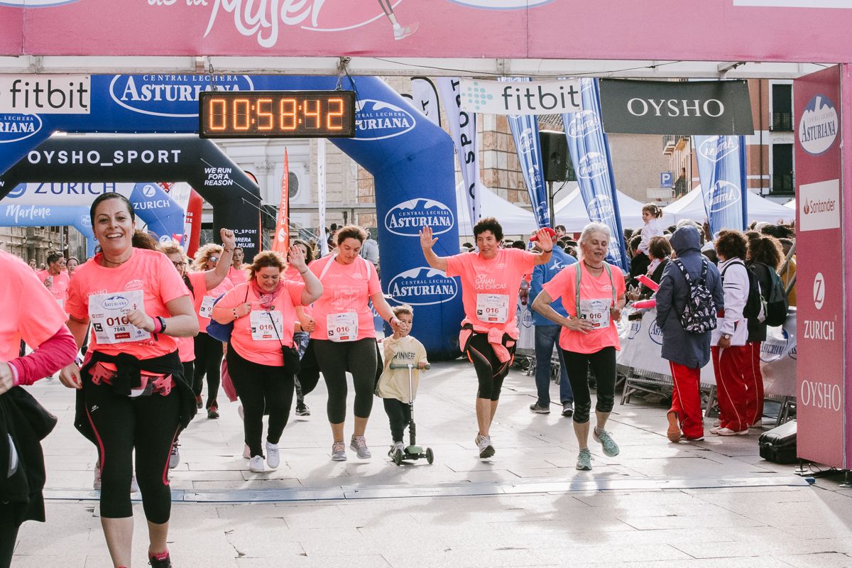 Llegada de la Carrera de la Mujer de Zaragoza (GALERÍA 13)