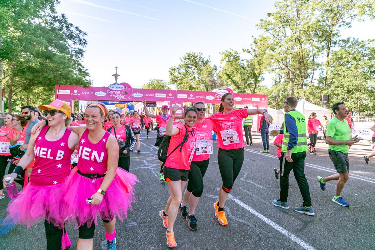 Carrera de la Mujer de Madrid - META, ARCO DERECHO (de 53:03 a 54:33)