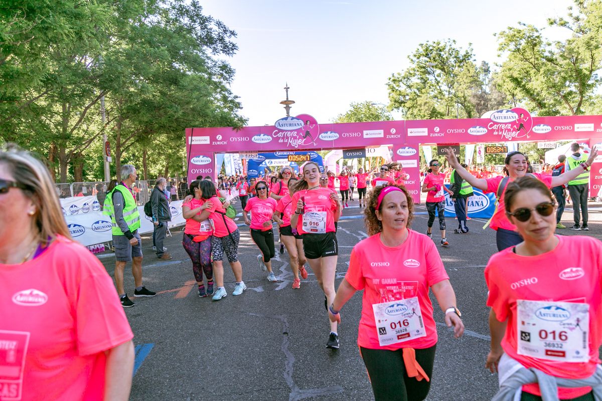 Carrera de la Mujer de Madrid - META, ARCO DERECHO (de 51:40 a 53:02)