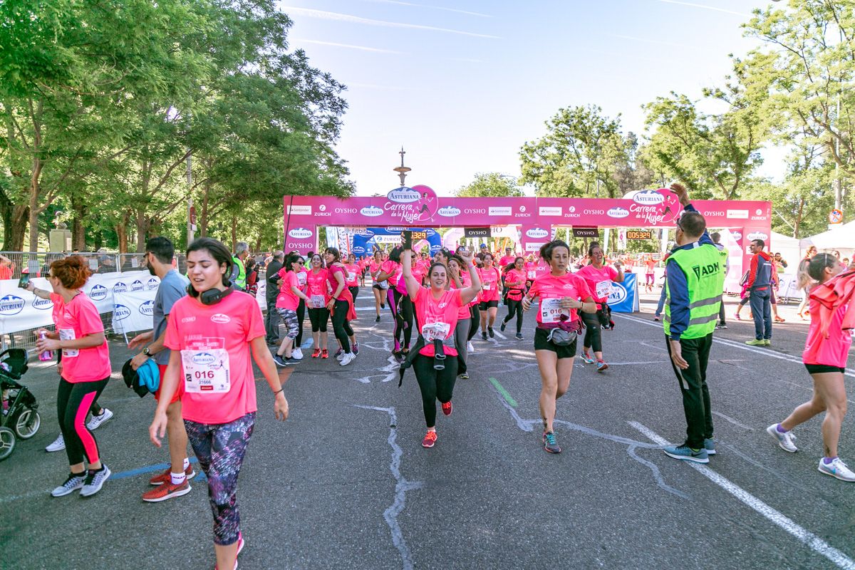 Carrera de la Mujer de Madrid - META, ARCO DERECHO (de 53:03 a 54:33)
