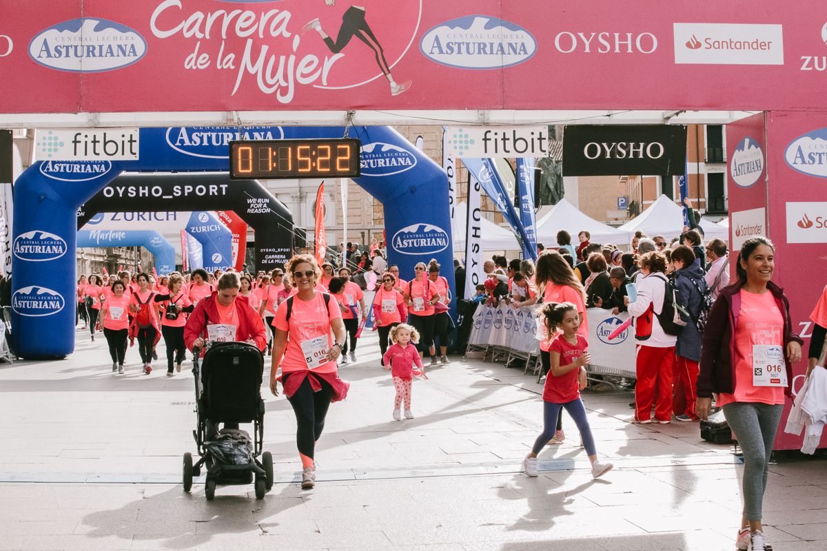 Llegada de la Carrera de la Mujer de Zaragoza (GALERÍA 17)