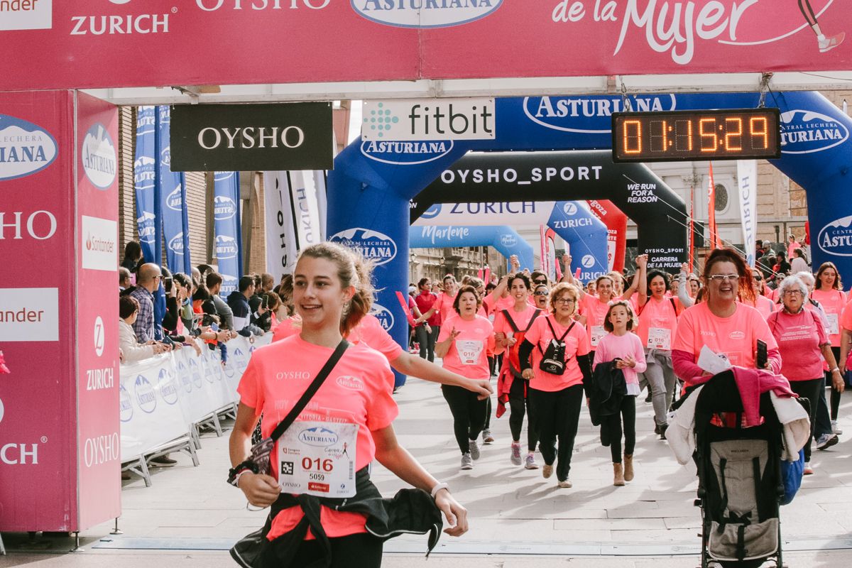 Llegada de la Carrera de la Mujer de Zaragoza (GALERÍA 17)