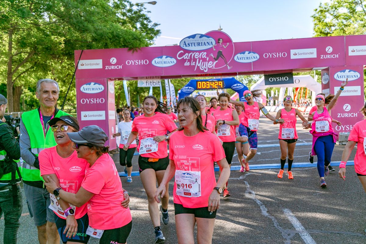 Carrera de la Mujer de Madrid - META, ARCO DERECHO (de 33:57 a 35:05)