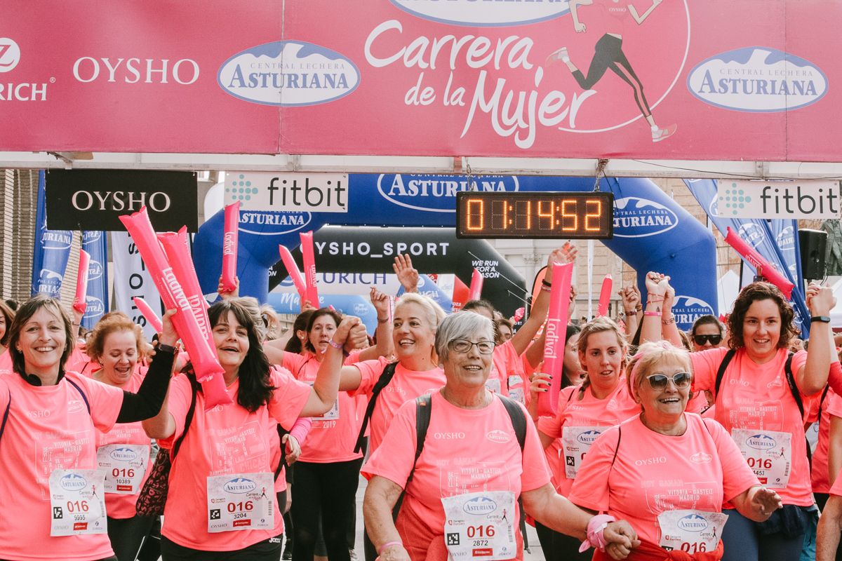 Llegada de la Carrera de la Mujer de Zaragoza (GALERÍA 17)