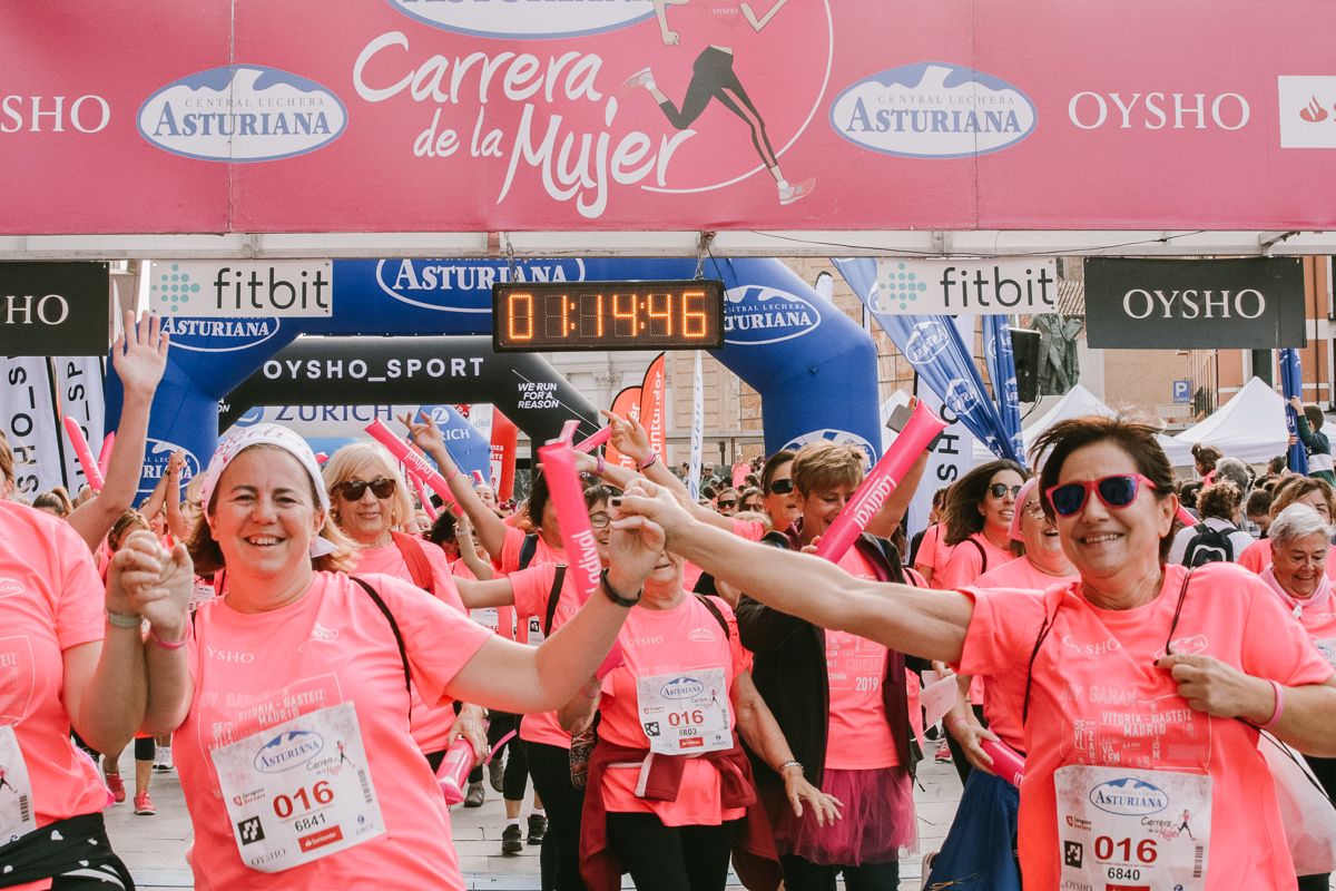 Llegada de la Carrera de la Mujer de Zaragoza (GALERÍA 17)