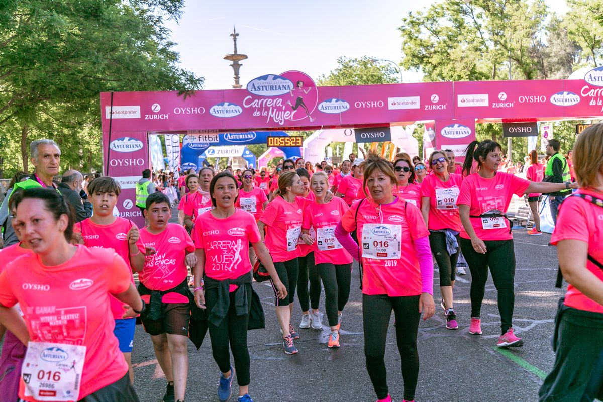 Carrera de la Mujer de Madrid - META, ARCO DERECHO (de 54:34 a 56:19)