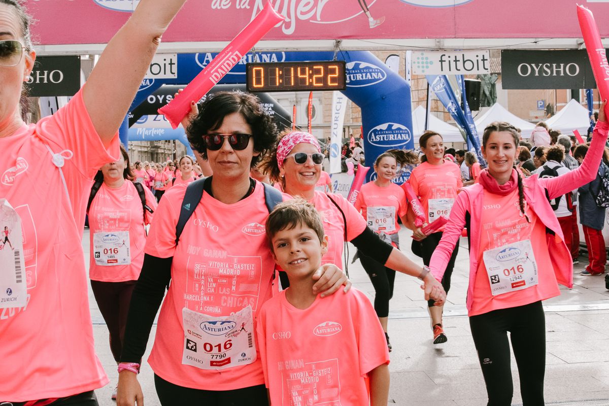 Llegada de la Carrera de la Mujer de Zaragoza (GALERÍA 17)