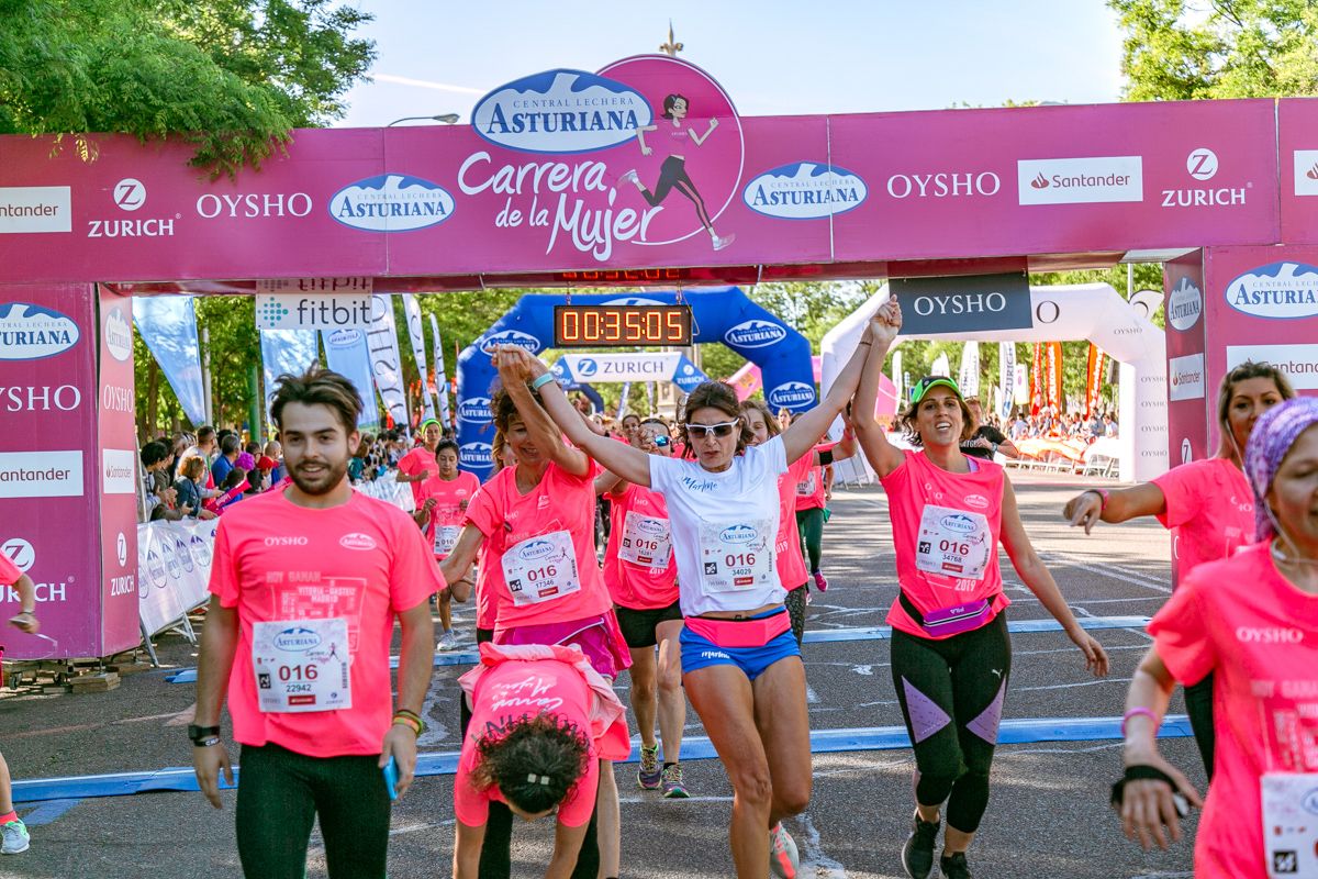 Carrera de la Mujer de Madrid - META, ARCO DERECHO (de 33:57 a 35:05). Llegada a meta de Cristina Mitre