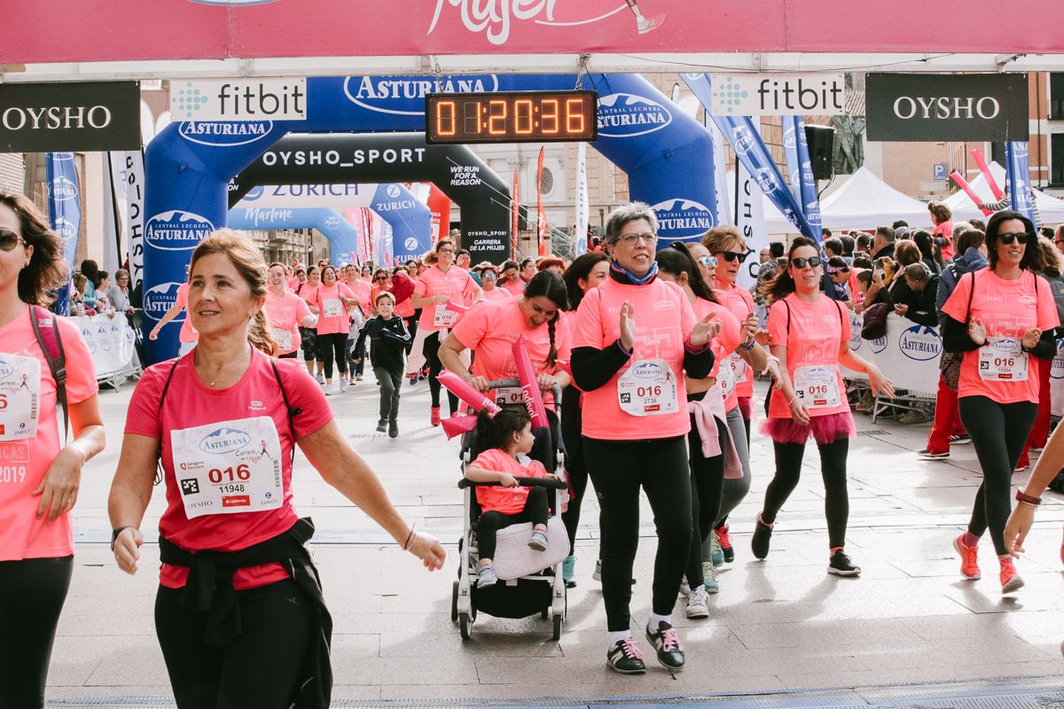 Llegada de la Carrera de la Mujer de Zaragoza (GALERÍA 20)