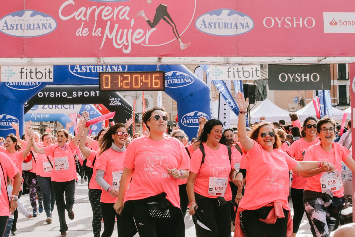 Llegada de la Carrera de la Mujer de Zaragoza (GALERÍA 20)