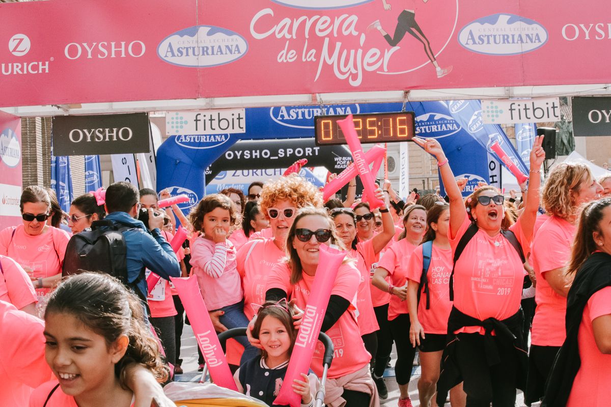 Llegada de la Carrera de la Mujer de Zaragoza (GALERÍA 23)