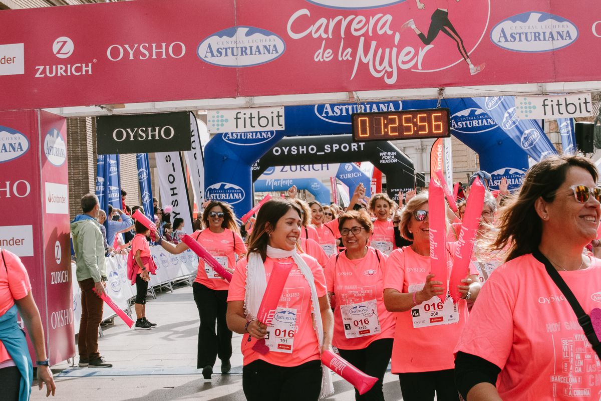 Llegada de la Carrera de la Mujer de Zaragoza (GALERÍA 23)