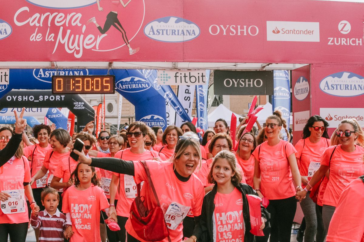 Llegada de la Carrera de la Mujer de Zaragoza (GALERÍA 26)