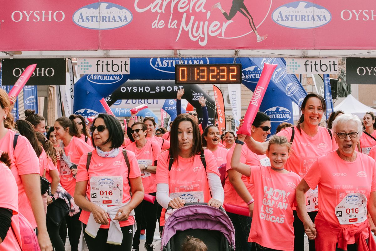 Llegada de la Carrera de la Mujer de Zaragoza (GALERÍA 27)