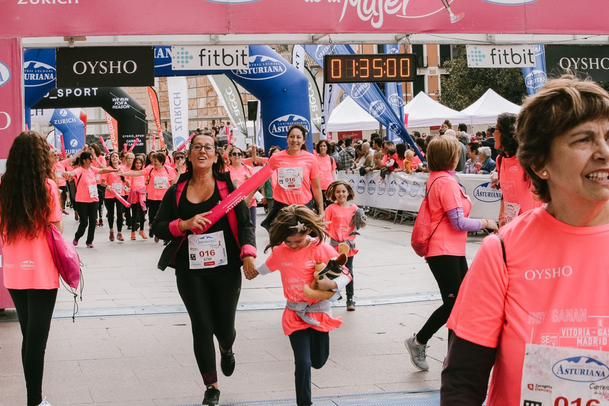 Llegada de la Carrera de la Mujer de Zaragoza (GALERÍA 29)