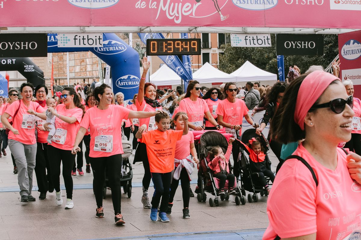 Llegada de la Carrera de la Mujer de Zaragoza (GALERÍA 31)