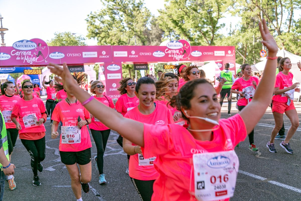 Carrera de la Mujer de Madrid - META, ARCO DERECHO (de 56:20 a 57:45)