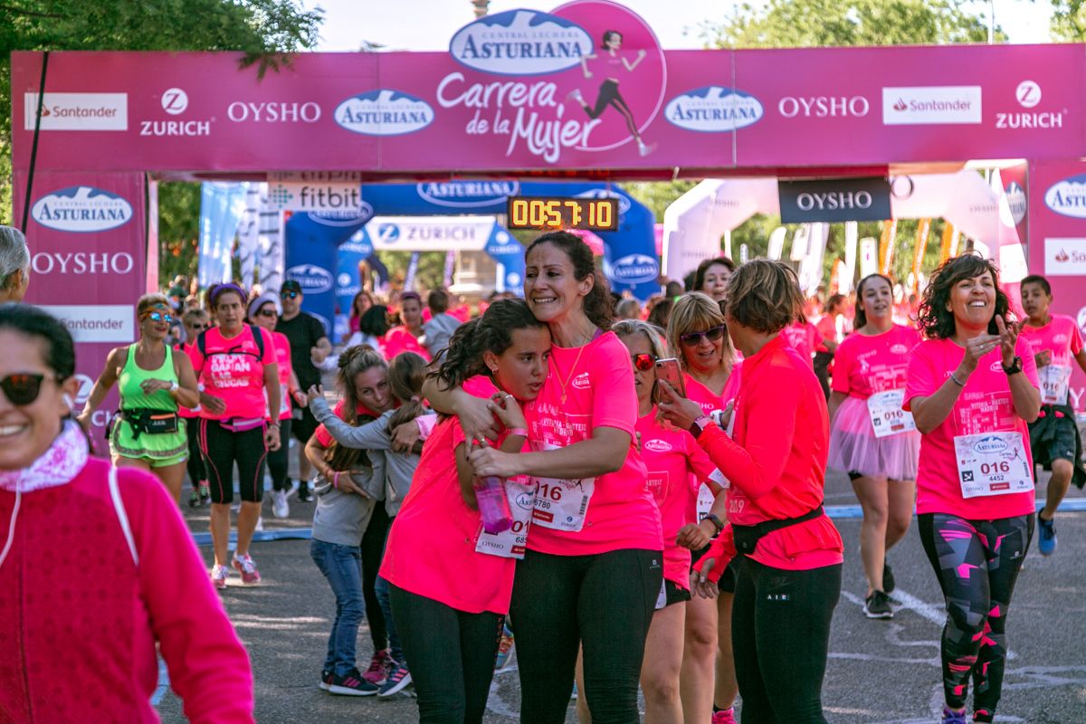 Carrera de la Mujer de Madrid - META, ARCO DERECHO (de 56:20 a 57:45)