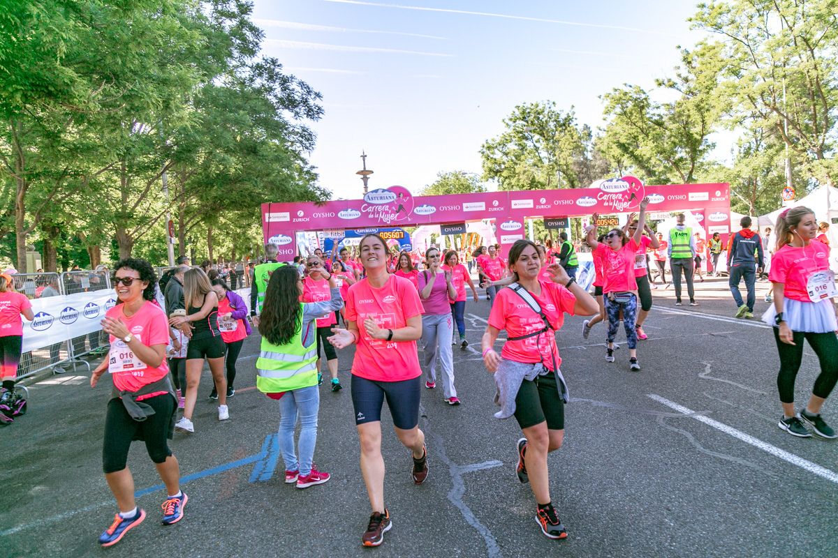 Carrera de la Mujer de Madrid - META, ARCO DERECHO (de 54:34 a 56:19)