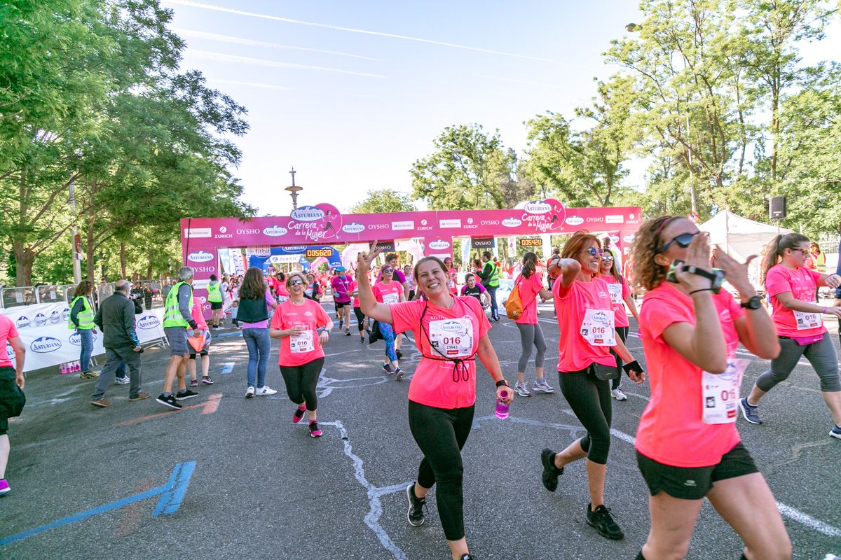 Carrera de la Mujer de Madrid - META, ARCO DERECHO (de 56:20 a 57:45)