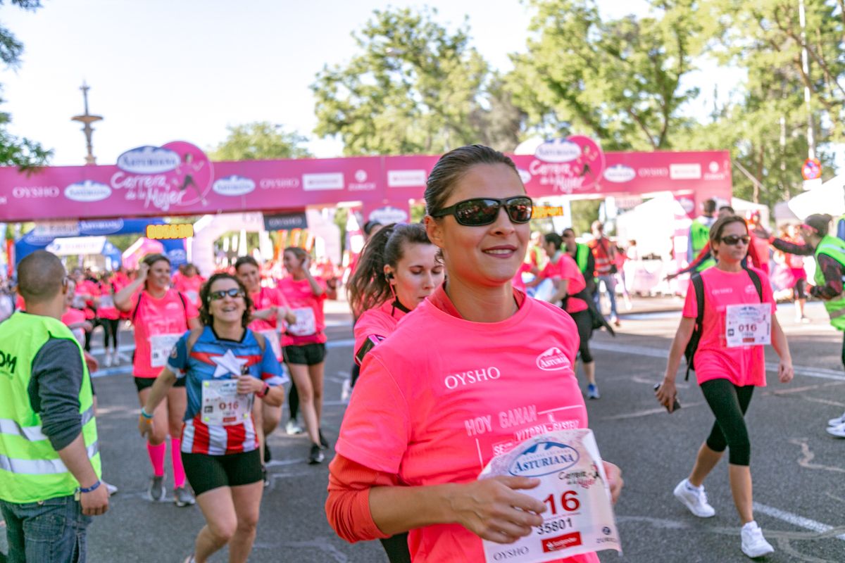 Carrera de la Mujer de Madrid - META, ARCO DERECHO (de 56:20 a 57:45)