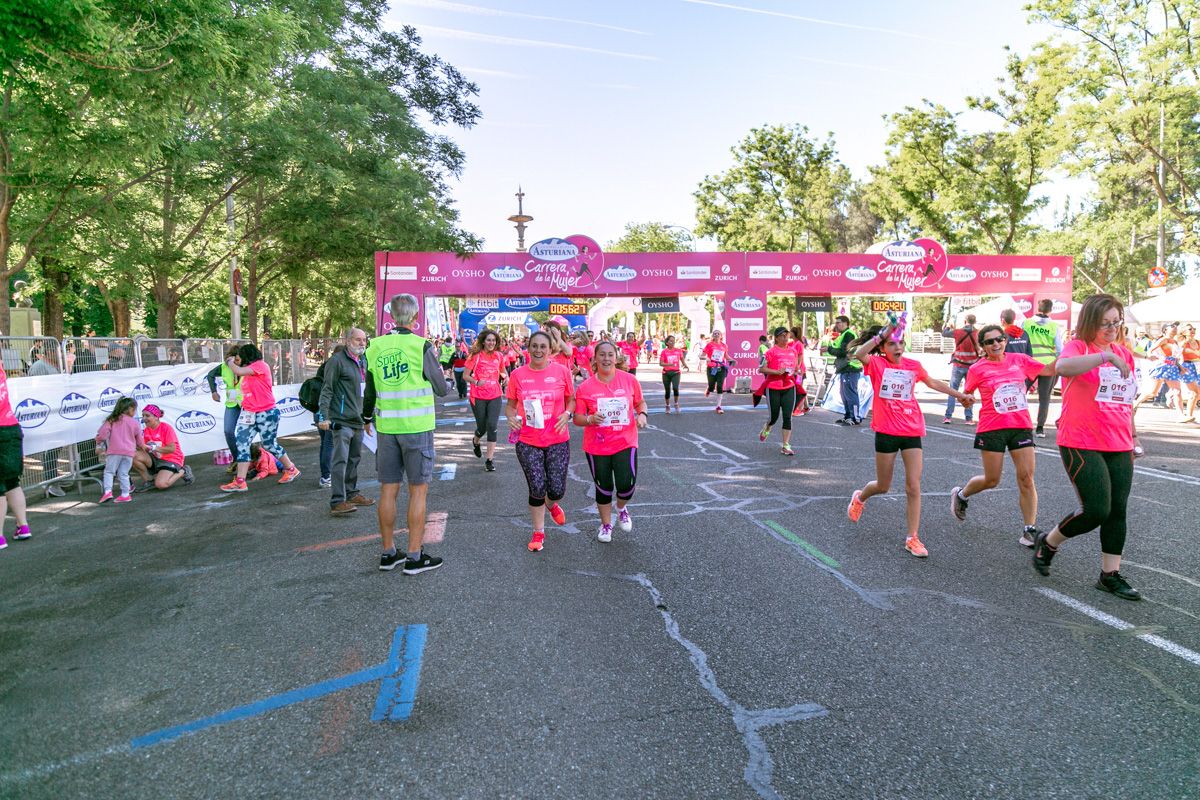 Carrera de la Mujer de Madrid - META, ARCO DERECHO (de 56:20 a 57:45)