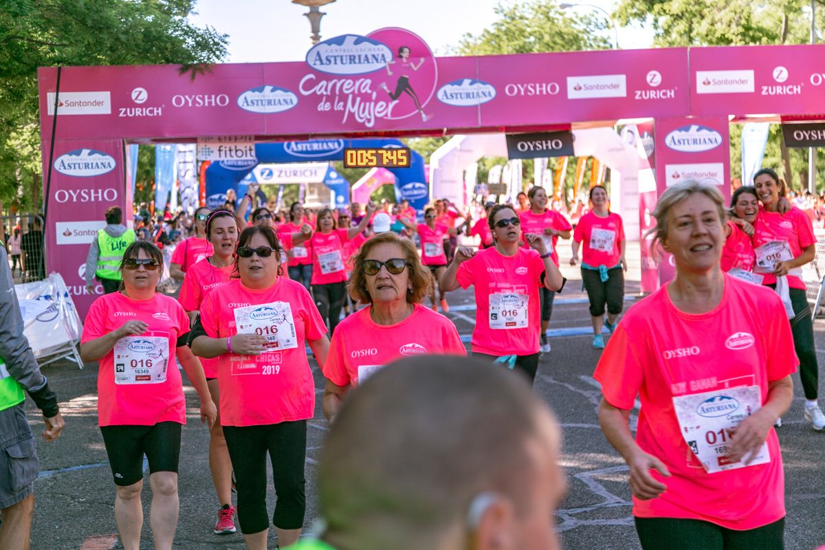Carrera de la Mujer de Madrid - META, ARCO DERECHO (de 56:20 a 57:45)
