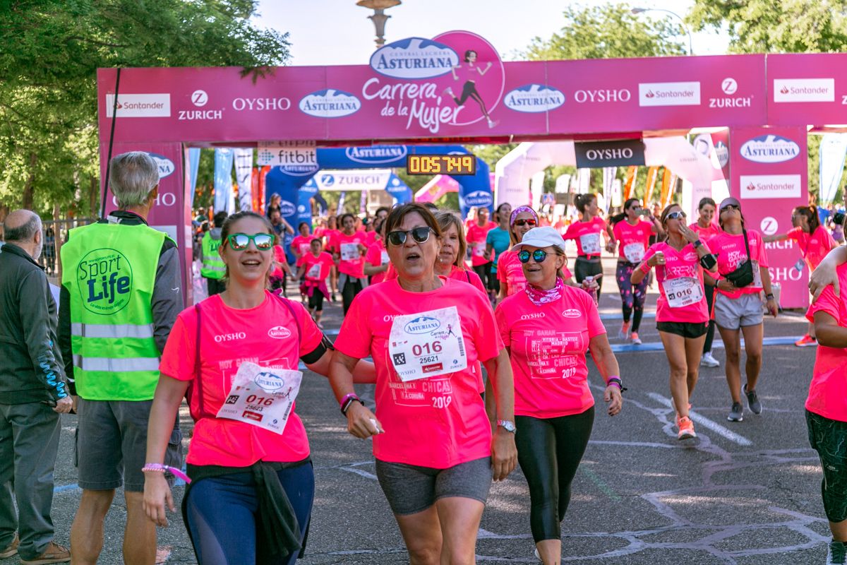 Carrera de la Mujer de Madrid - META, ARCO DERECHO (de 57:47 a 58:59)
