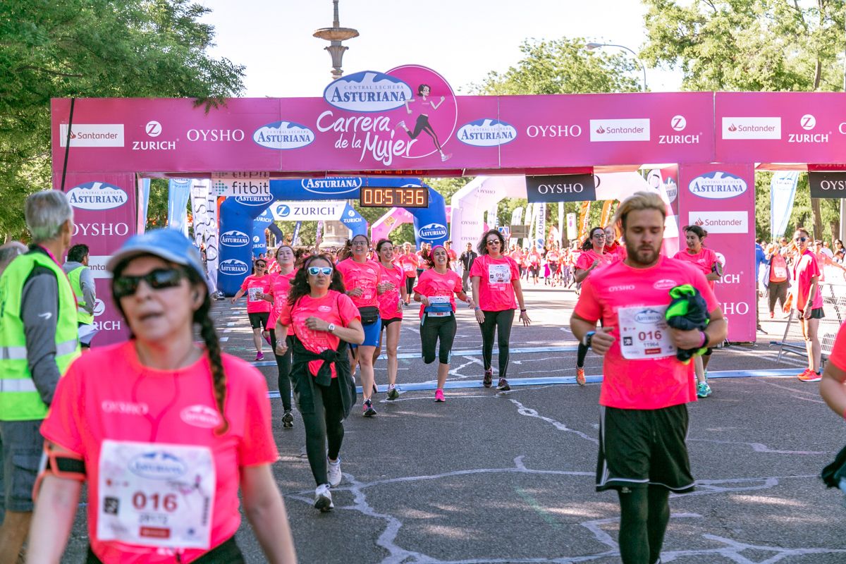 Carrera de la Mujer de Madrid - META, ARCO DERECHO (de 56:20 a 57:45)