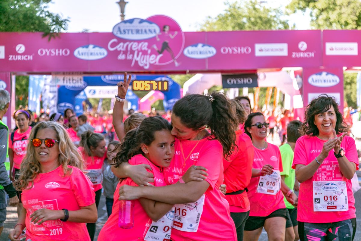 Carrera de la Mujer de Madrid - META, ARCO DERECHO (de 56:20 a 57:45)