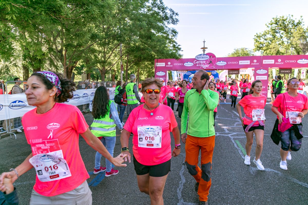 Carrera de la Mujer de Madrid - META, ARCO DERECHO (de 59:00 a 1:00:02)