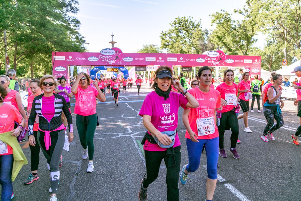 Carrera de la Mujer de Madrid - META, ARCO DERECHO (de 59:00 a 1:00:02)