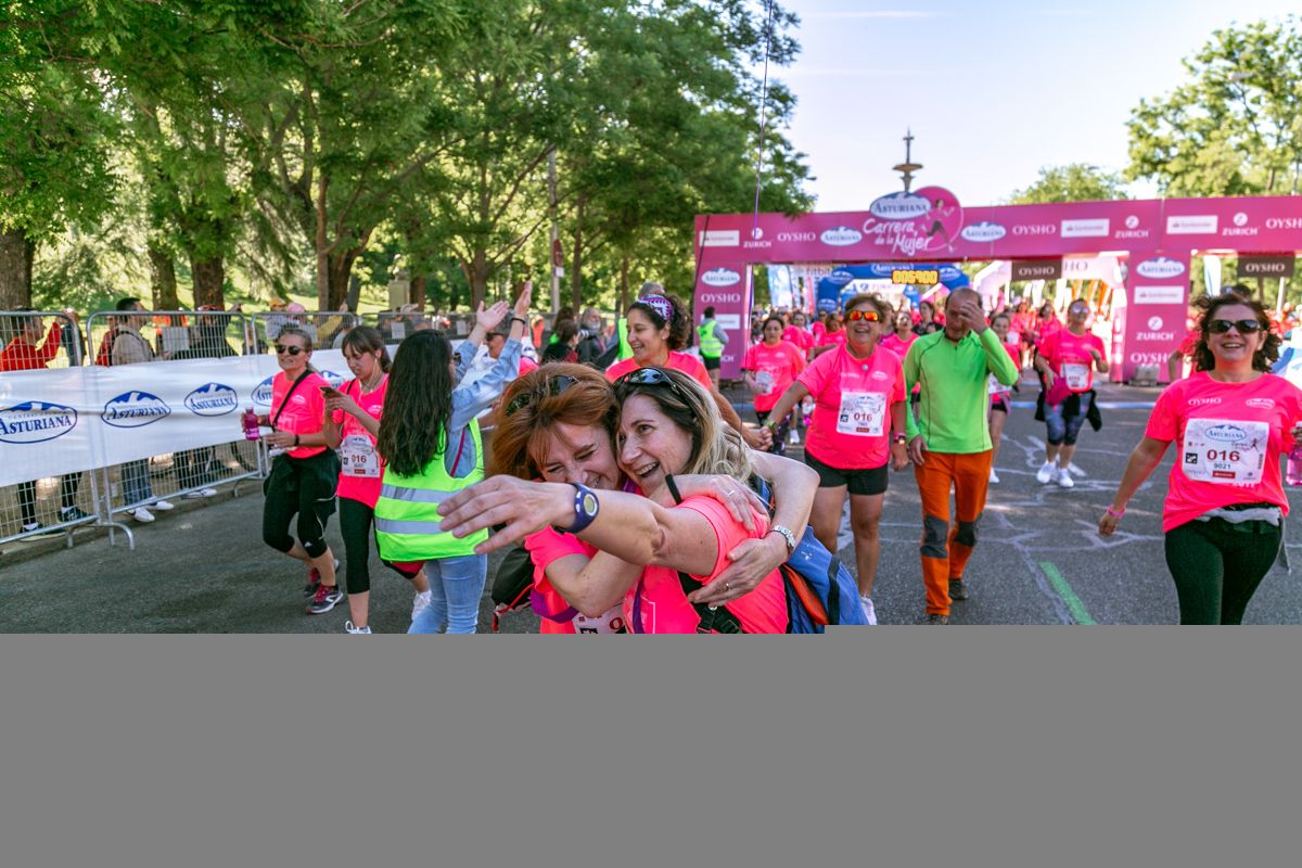 Carrera de la Mujer de Madrid - META, ARCO DERECHO (de 59:00 a 1:00:02)