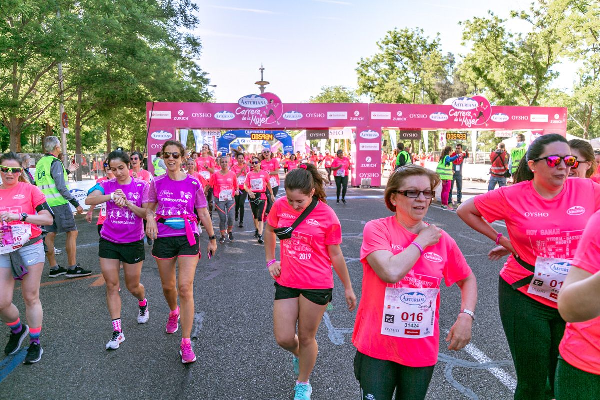 Carrera de la Mujer de Madrid - META, ARCO DERECHO (de 59:00 a 1:00:02)