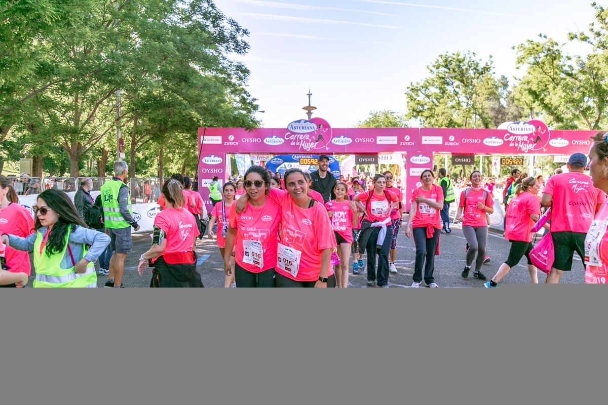 Carrera de la Mujer de Madrid - META, ARCO DERECHO (de 59:00 a 1:00:02)