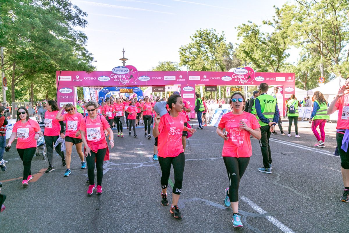 Carrera de la Mujer de Madrid - META, ARCO DERECHO (de 59:00 a 1:00:02)