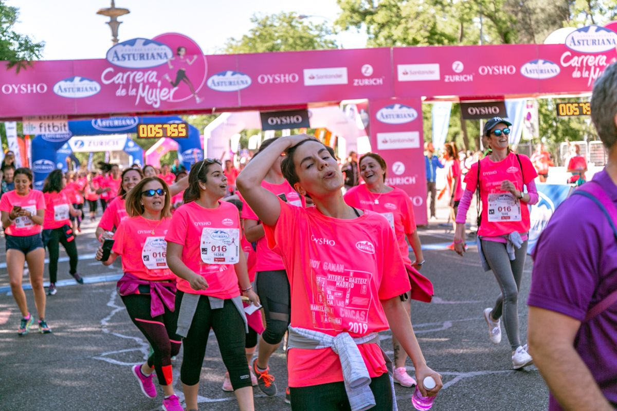 Carrera de la Mujer de Madrid - META, ARCO DERECHO (de 57:47 a 58:59)