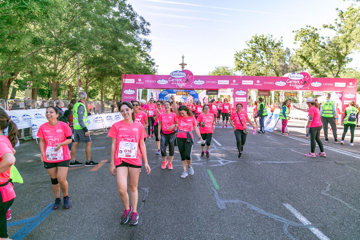 Carrera de la Mujer de Madrid - META, ARCO DERECHO (de 59:00 a 1:00:02)