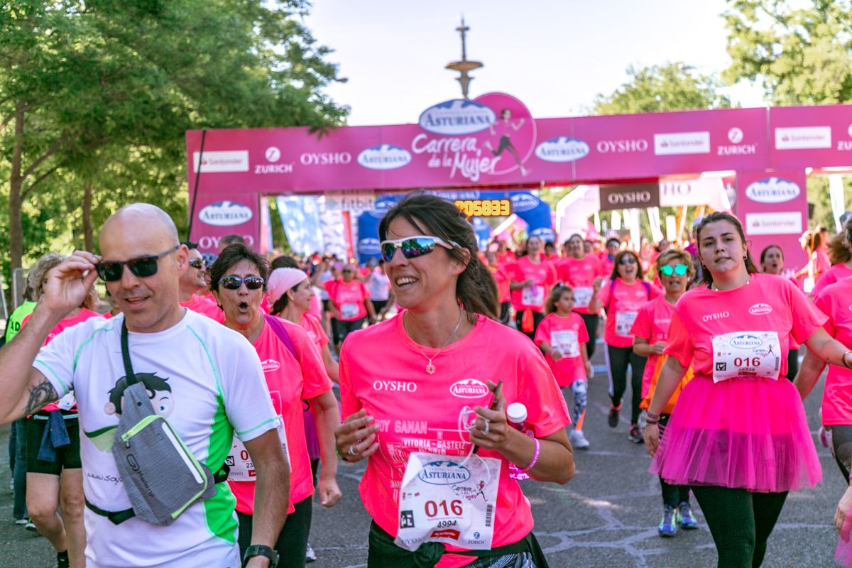 Carrera de la Mujer de Madrid - META, ARCO DERECHO (de 57:47 a 58:59)