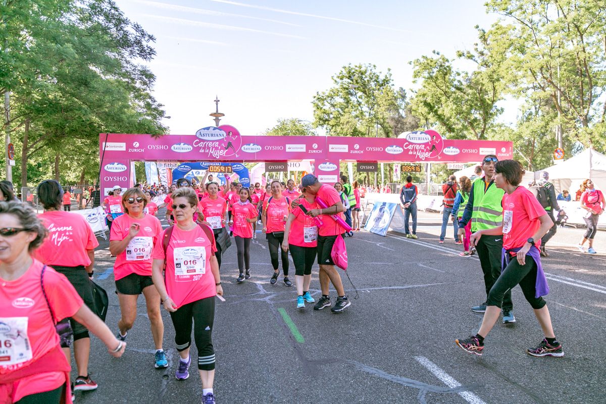 Carrera de la Mujer de Madrid - META, ARCO DERECHO (de 59:00 a 1:00:02)